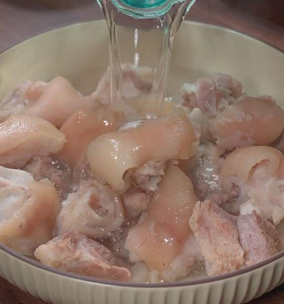 Clean The Pork Trotters again by using WARM water