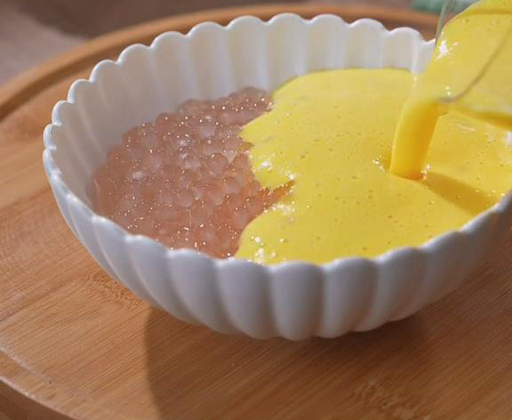 Pour the mango mixture into a dessert bowl
