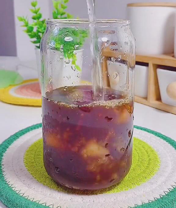 Put together your winter melon tea by adding 1 part winter melon syrup to 3 parts water in a glass jar