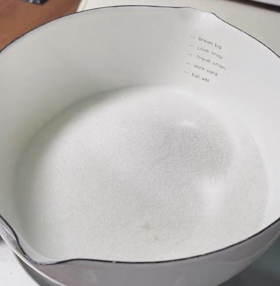 add 200g of sugar and 100g of water to a pot