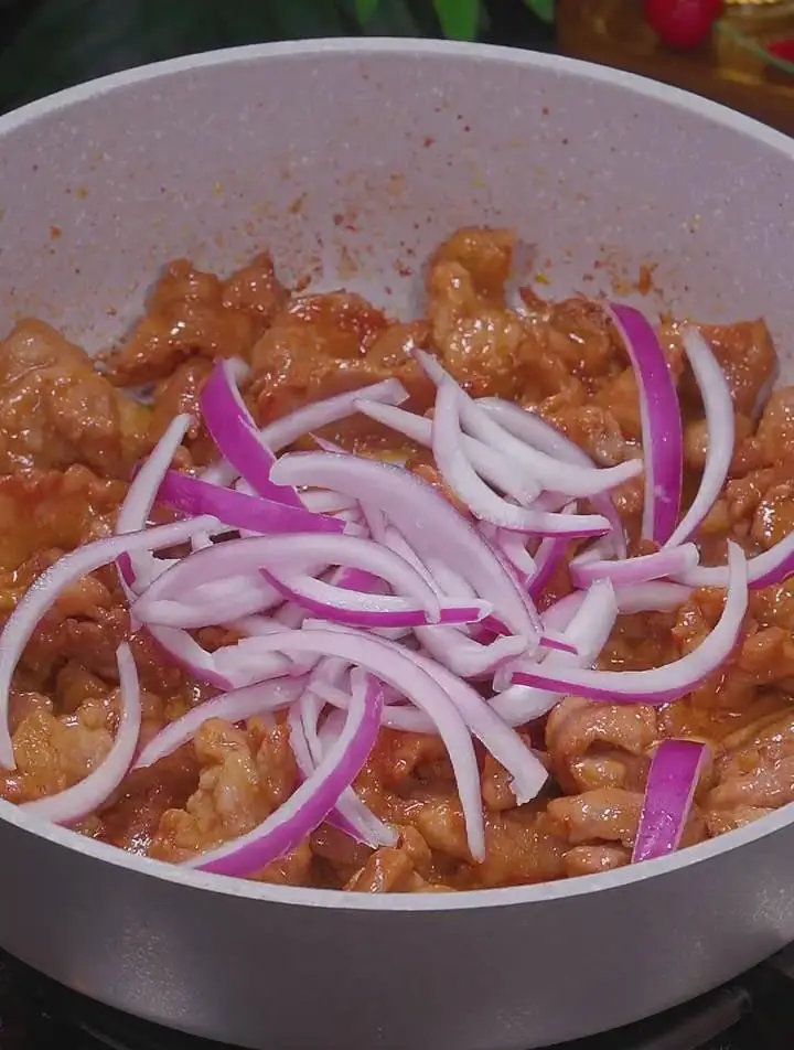 add thinly sliced red onions and green onions