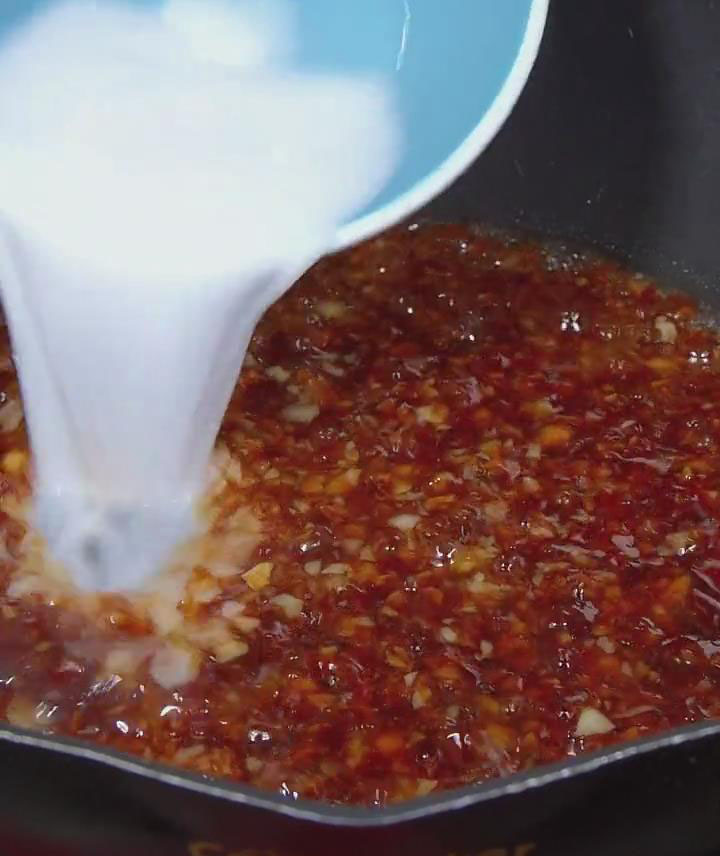 adding cornstarch slurry to the sauce