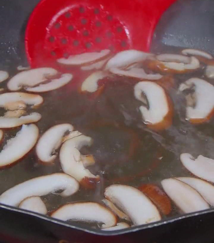 cook the sliced mushrooms for 30 seconds