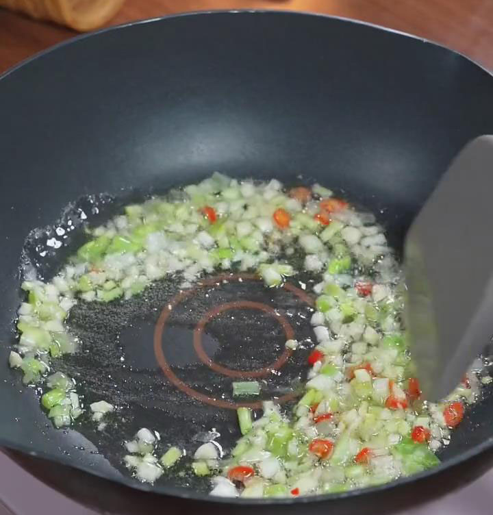 stir fry green onions, minced garlic, and small chili pepper