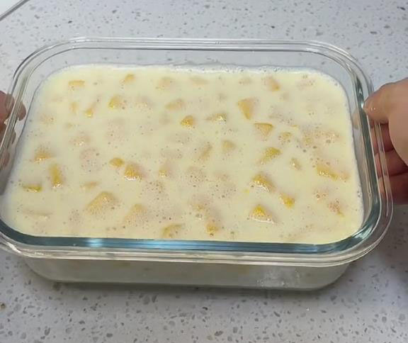 Shake the container to spread the mixture and mangoes evenly