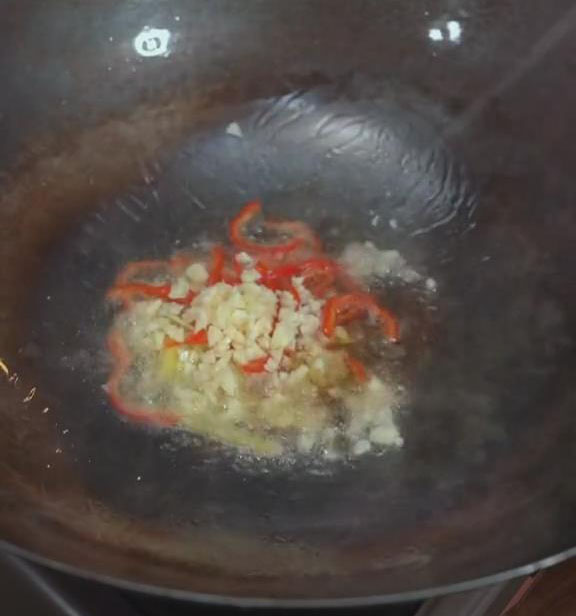 stir fry the minced garlic and fresh chili pepper until fragrant
