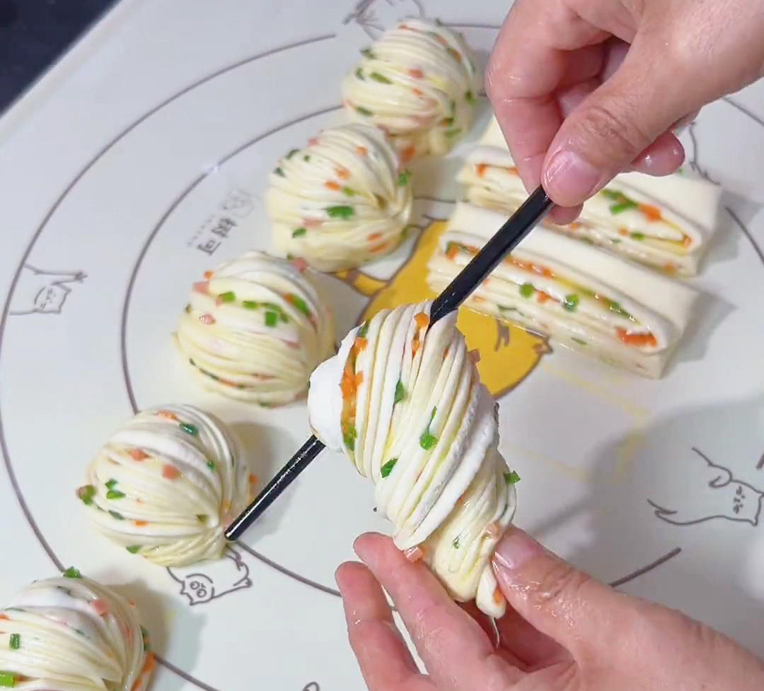hold the two ends of the roll and twist the chopstick counterclockwise