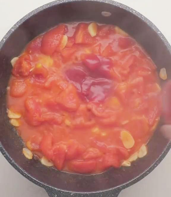 mix in tomato sauce