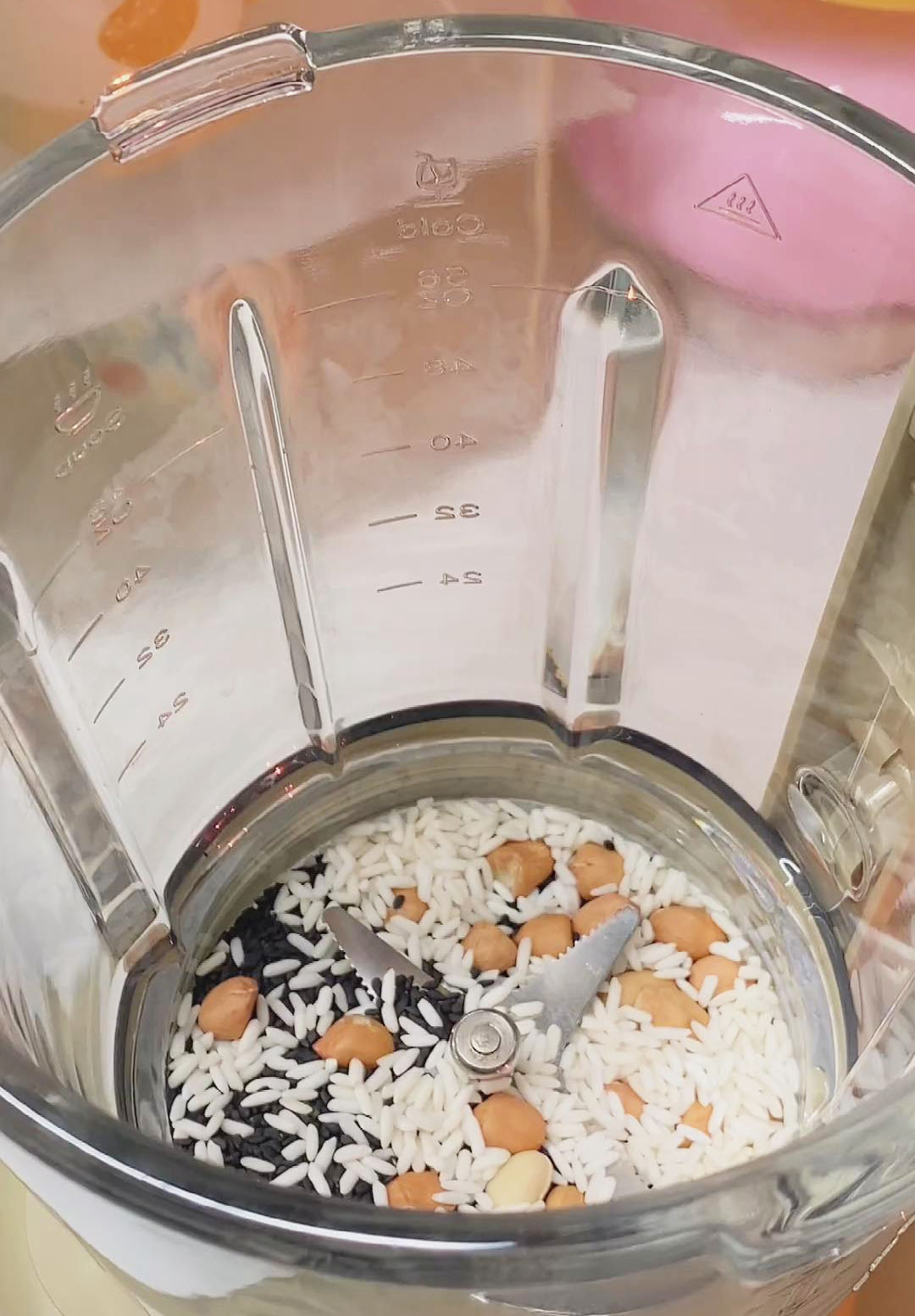 add glutinous rice to the blender
