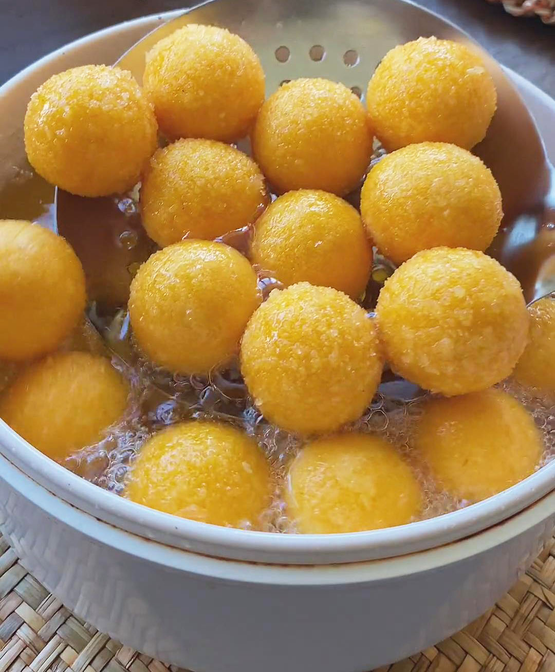 deep fry potato balls coated with bread crumbs
