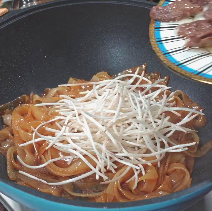 Add bean sprouts