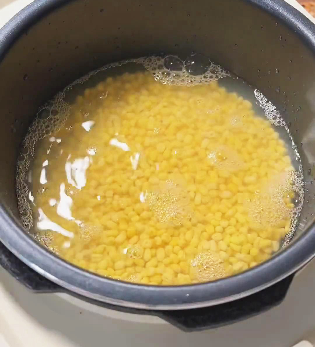 Cook the peeled mung beans in a rice cooker