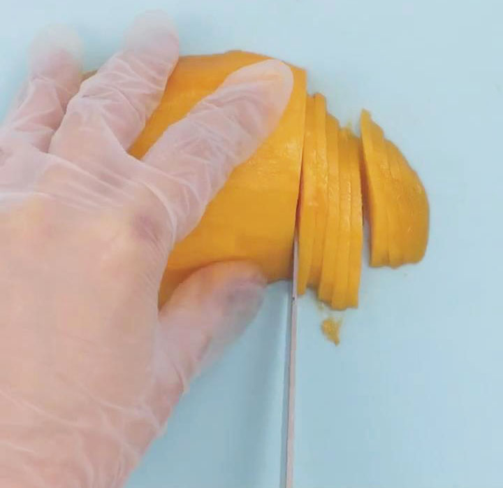 Cut the Mango into thin slices