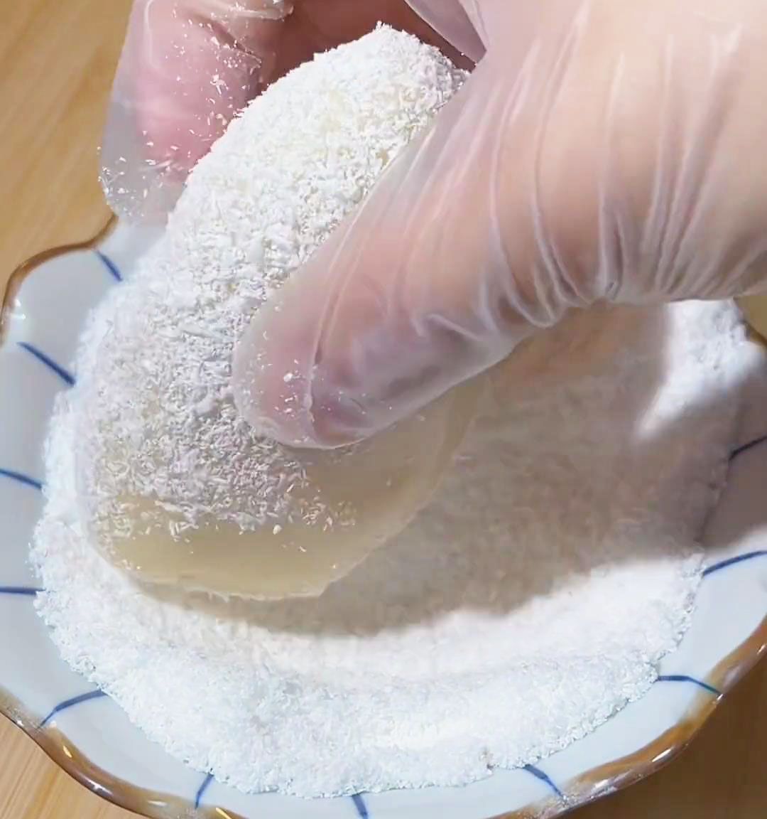 coat the mochi with a layer of coconut powder