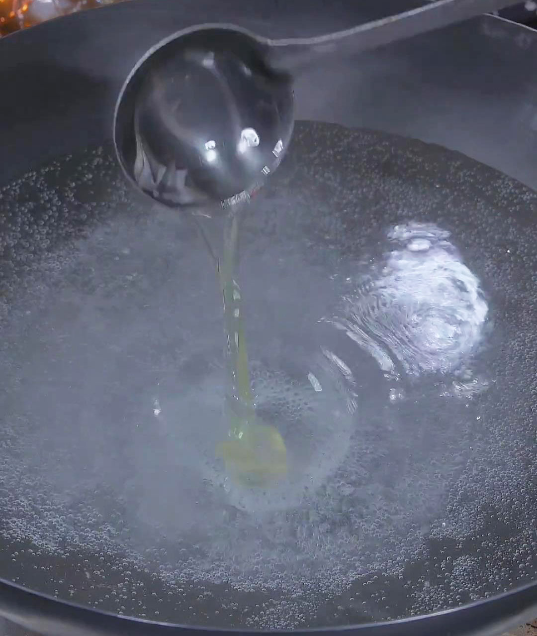 prepare a pan with water, 1 tablespoon of salt, and a bit of oil