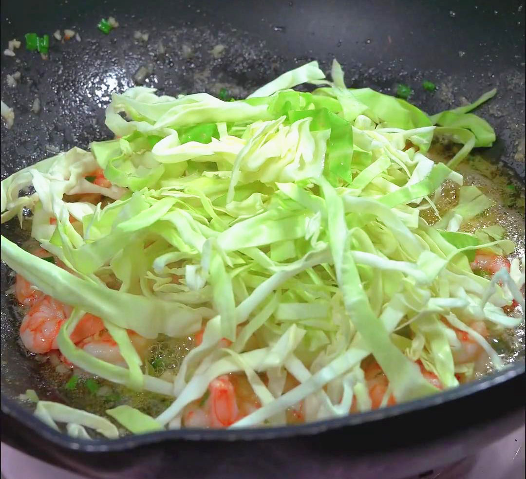 Add thinly sliced cabbage