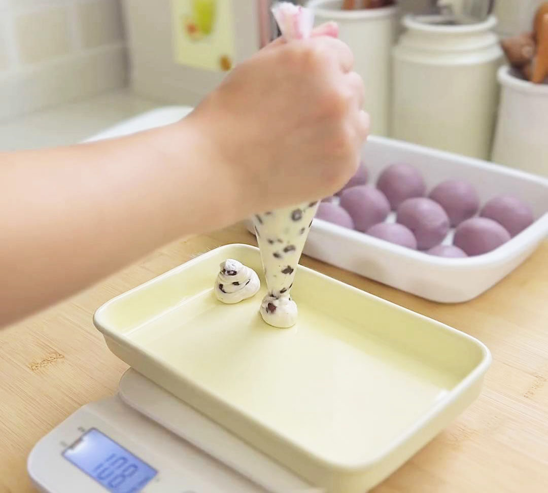 Transfer the filling to a piping bag to make forming 10g balls of filling easier