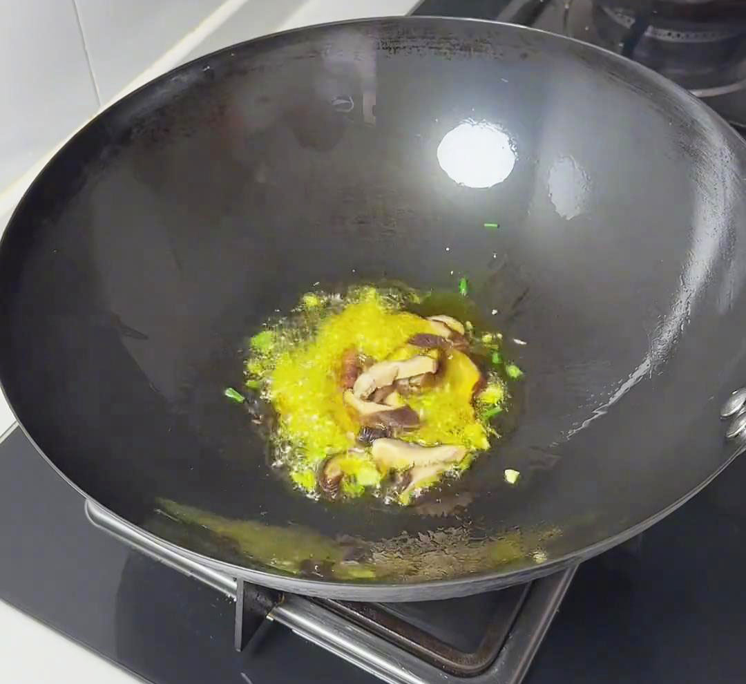 cook the green onions, garlic and shiitake mushrooms