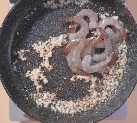 stir fry minced garlic, shrimp
