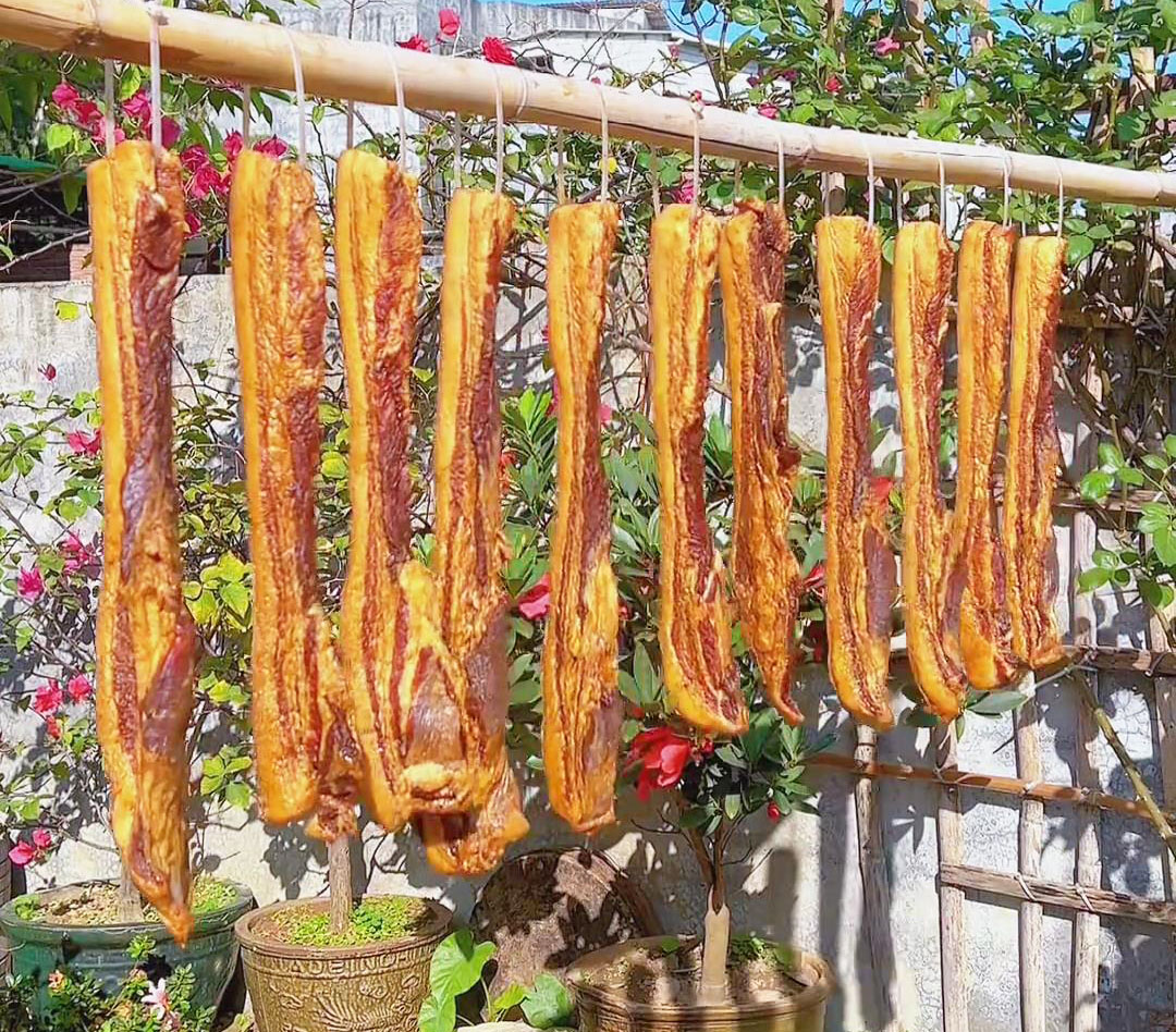 Hang the meat to dry