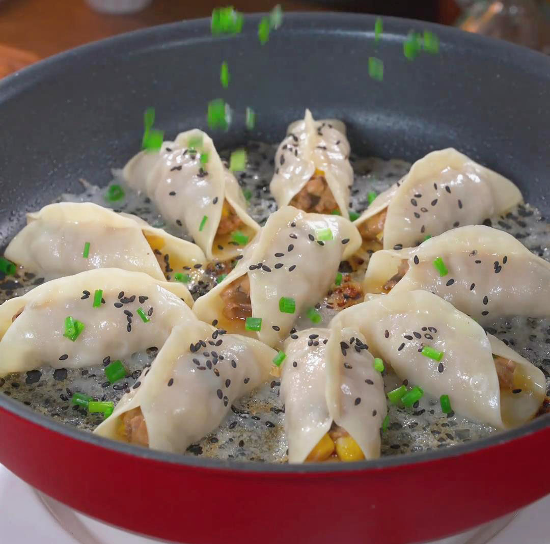 Sprinkle sesame and green onions over the dry dumplings