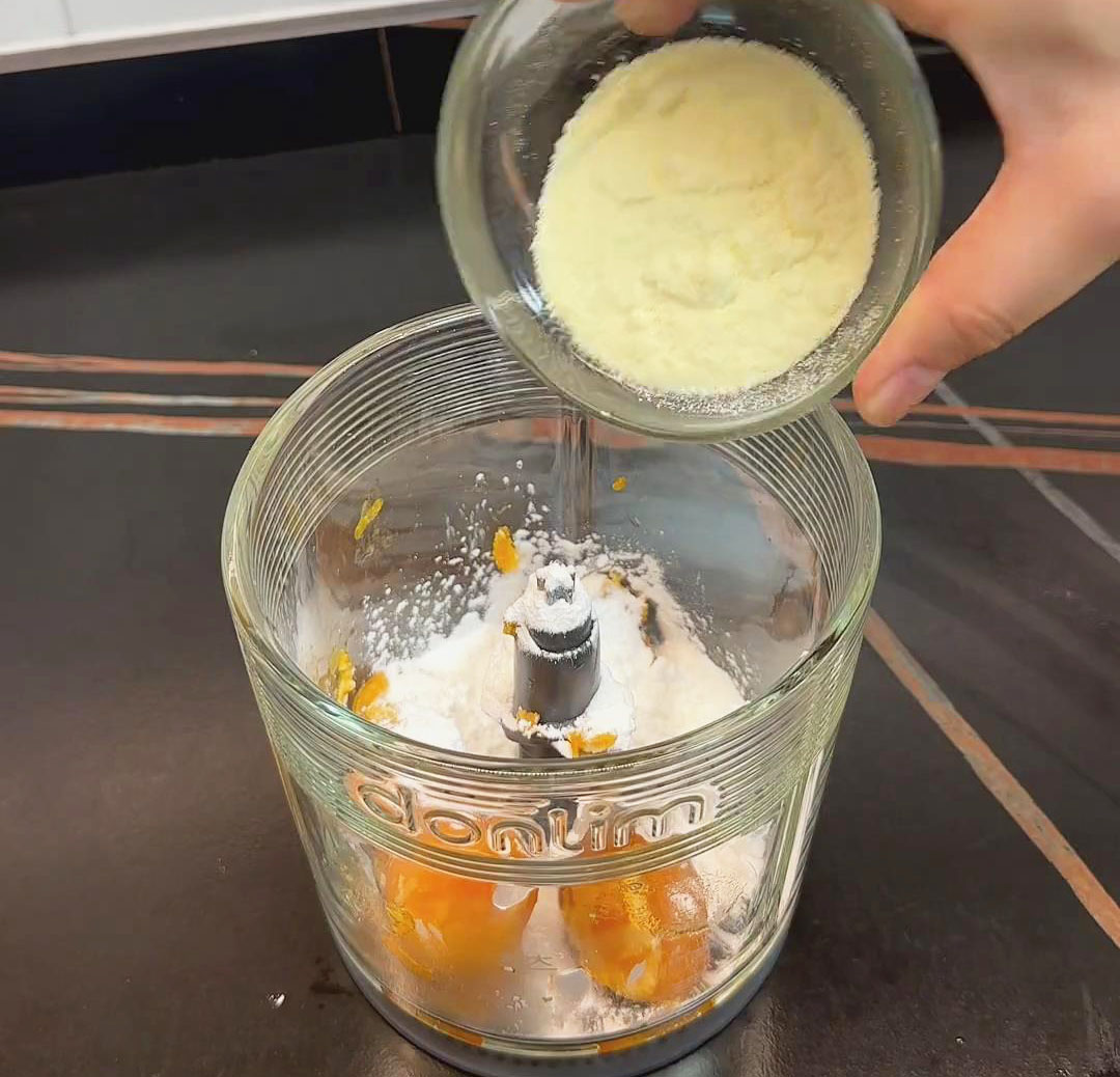 blend the egg yolks with cornstarch and milk powder