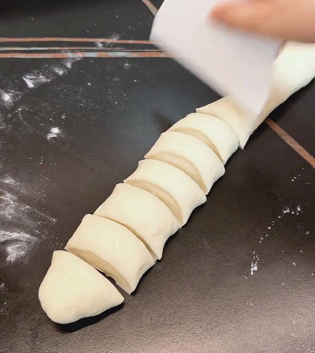 divide the dough into 30g portions