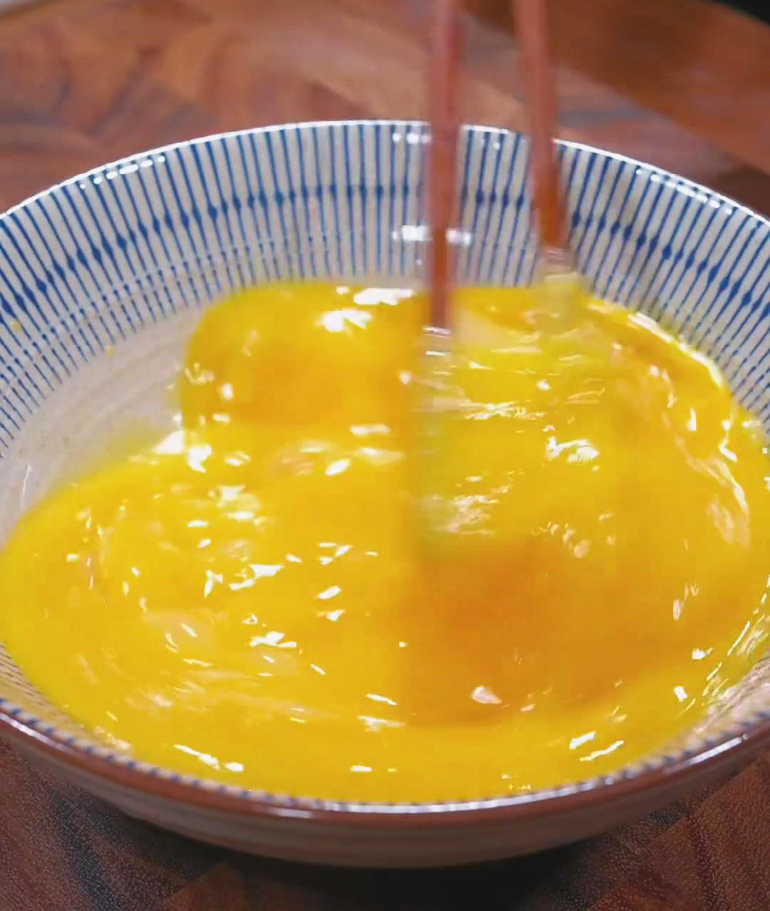 Crack 4 eggs into a bowl