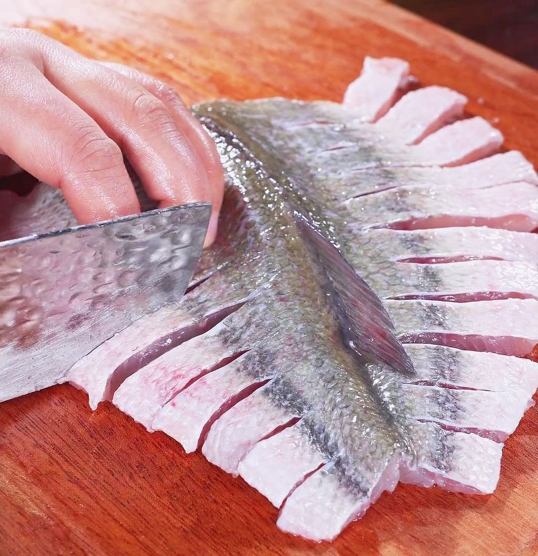 Cut each side of the fish into straight or diagonal thin slices