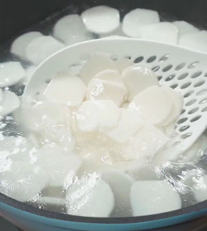 cook the rice cake slices with 1 tablespoon of oil for about 2 minutes