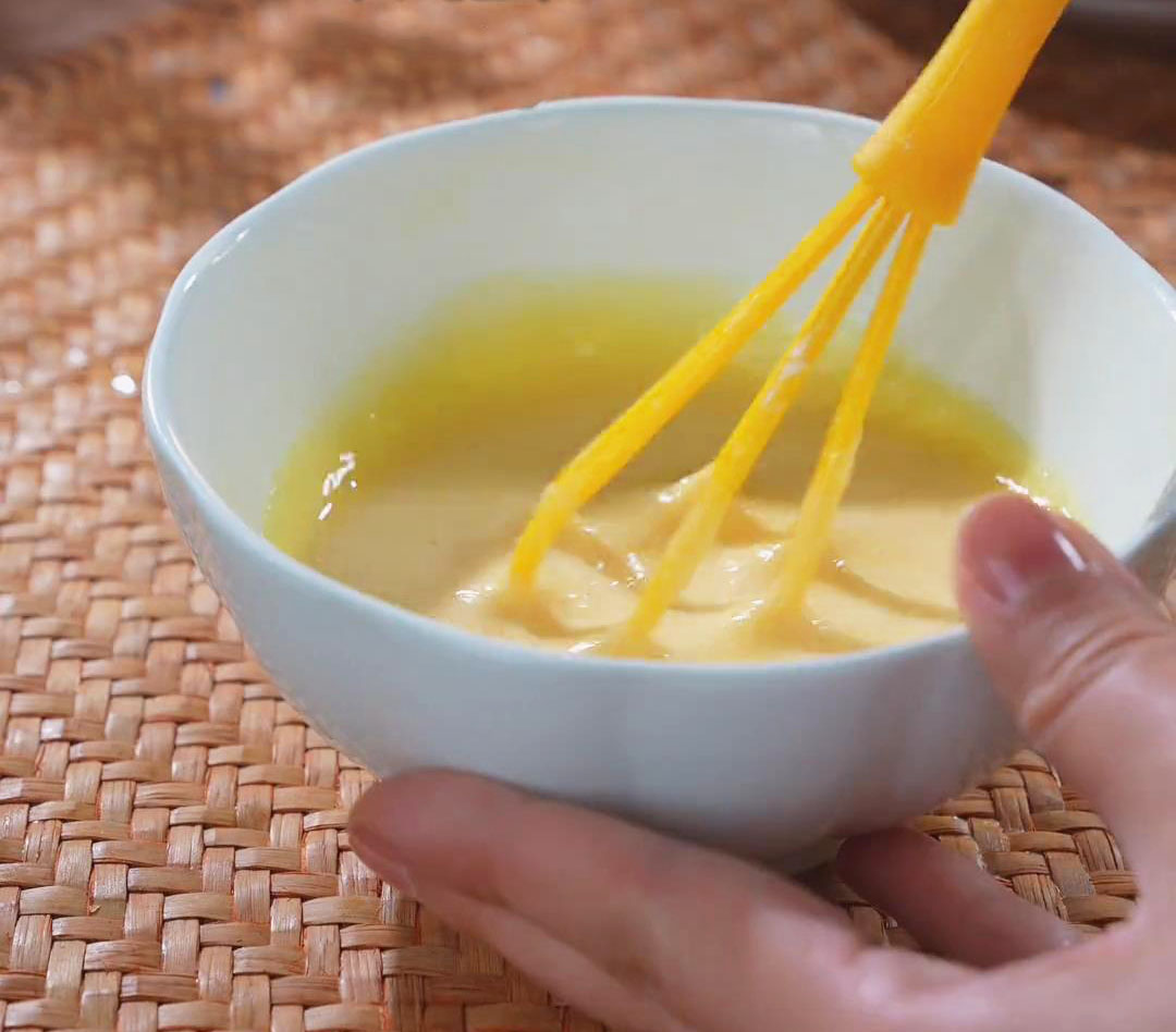 mix two eggs and two tablespoons of cornstarch using a whisk