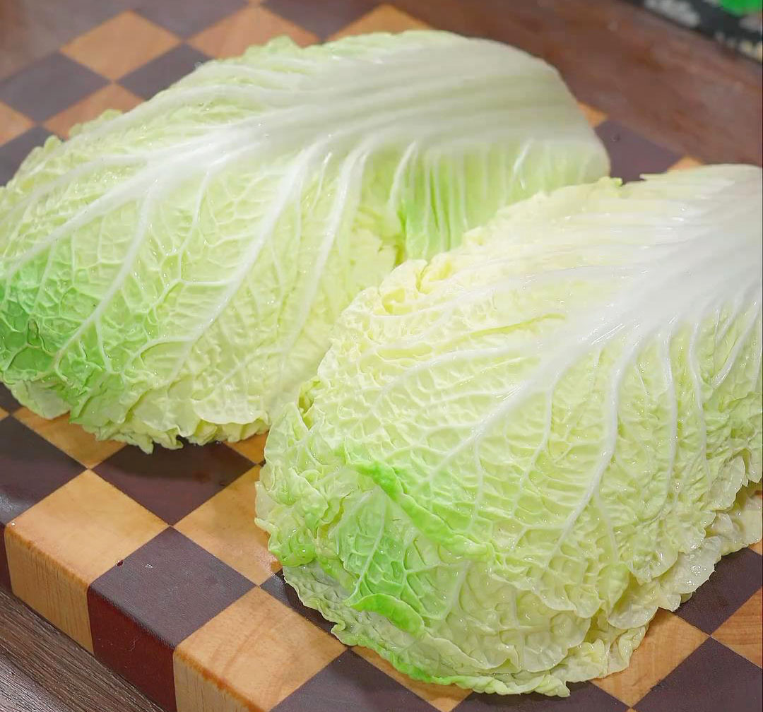 separate the leaves of napa cabbage