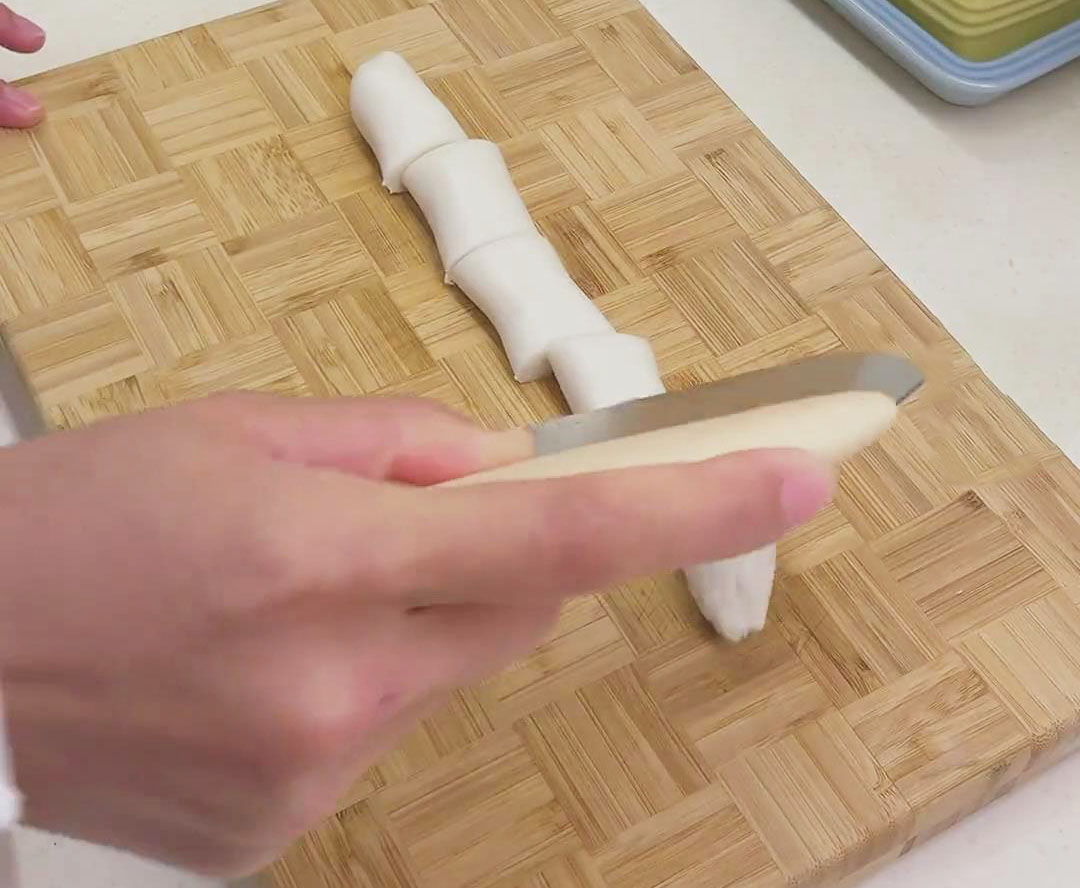 divide the dough into 5 small portions