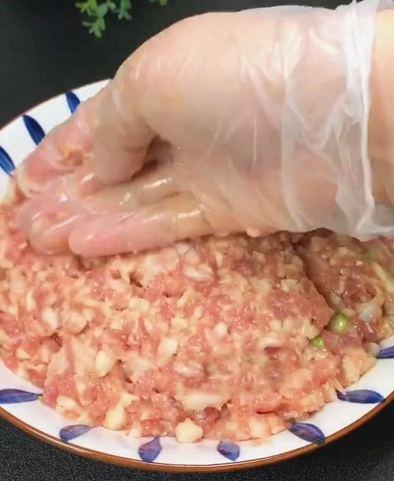 spread the meat mixture evenly on the plate