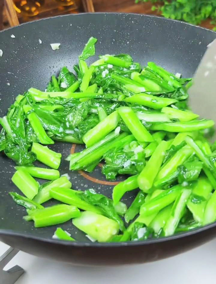 stir fry over high heat for 2 3 minutes