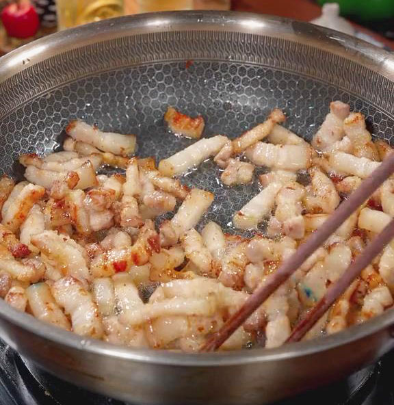 stir fry pork belly in the pan