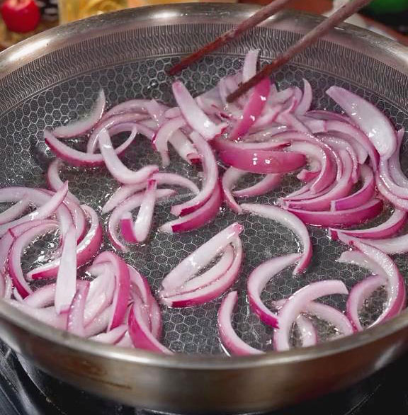 stir fry shredded onions