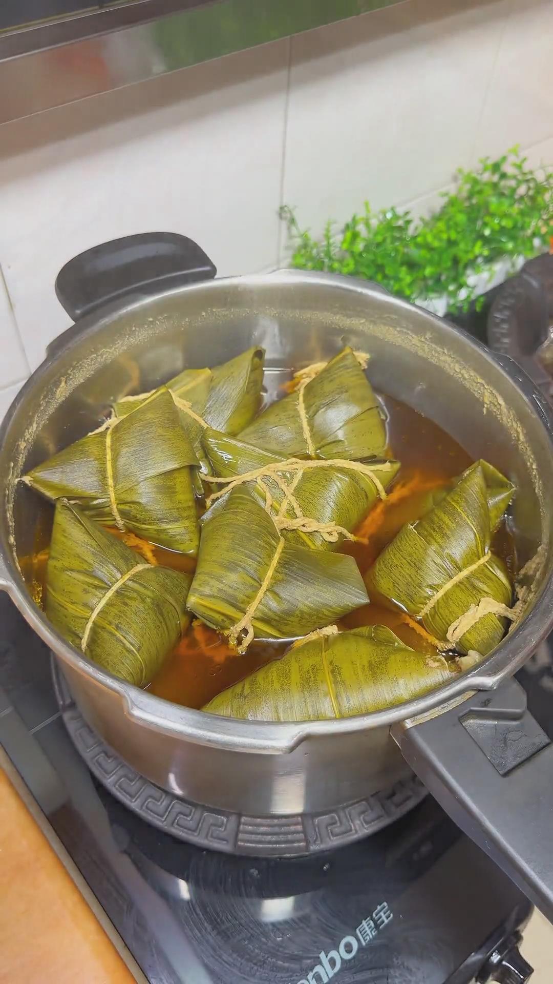 zongzi in water after being cooked
