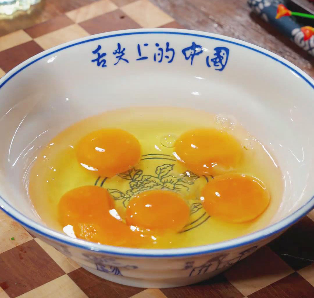 Crack six eggs into a bowl