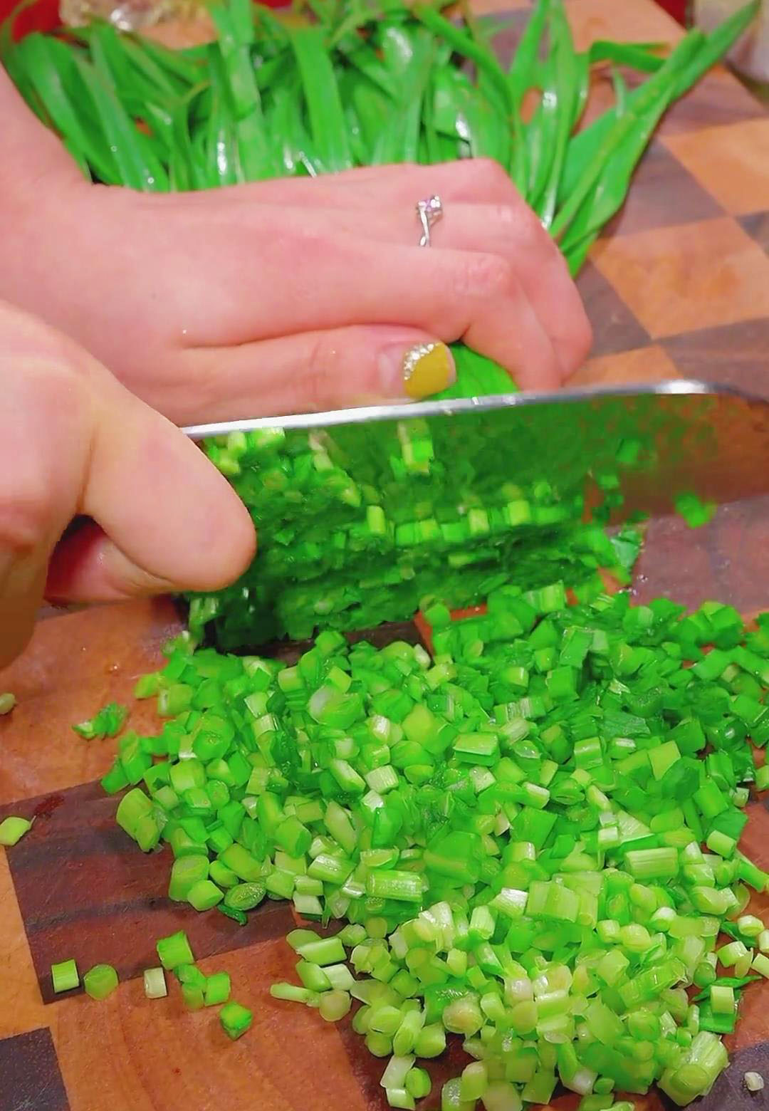 Finely chop the drained chives