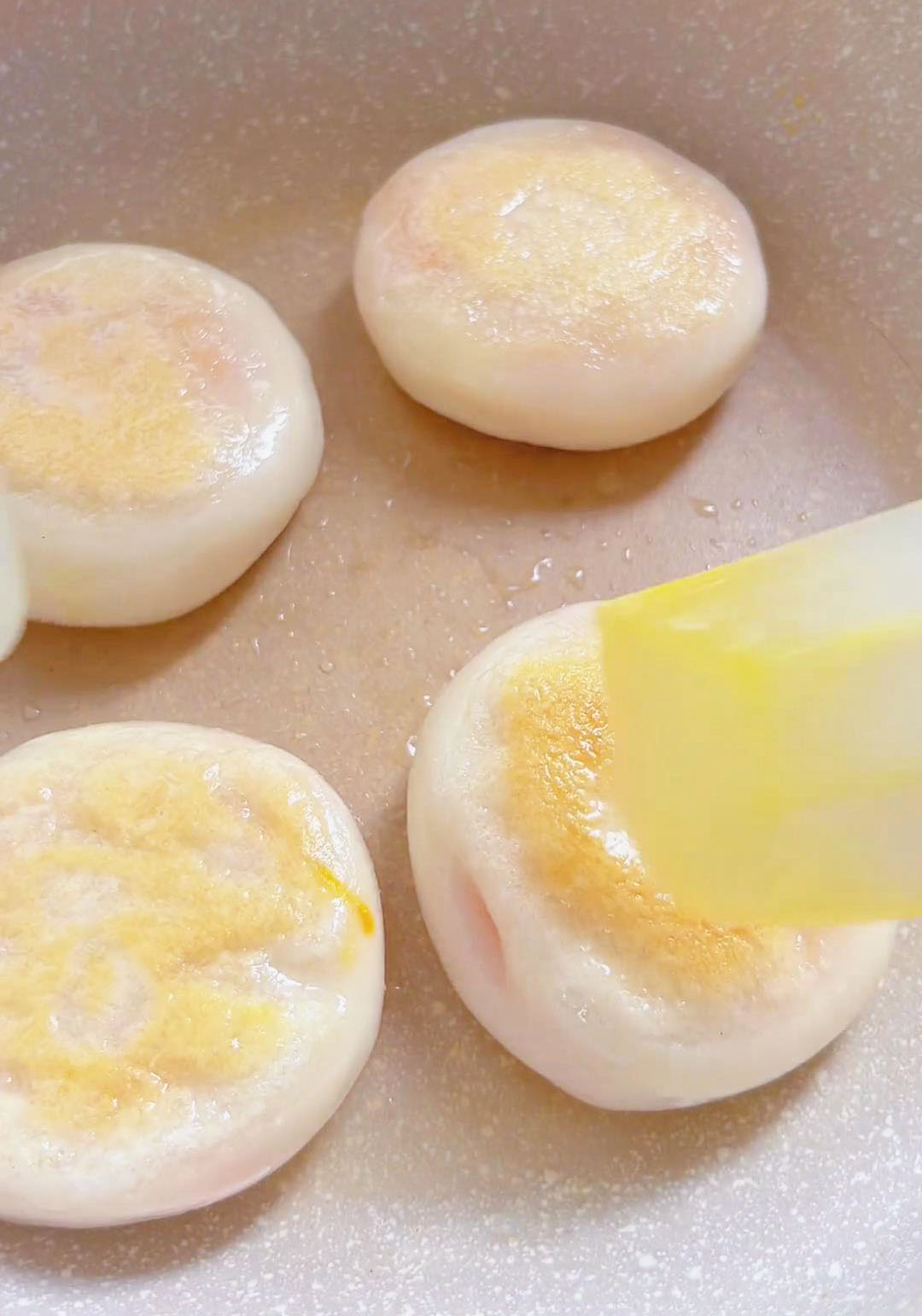 Fry the mochi until both sides are golden brown and crispy