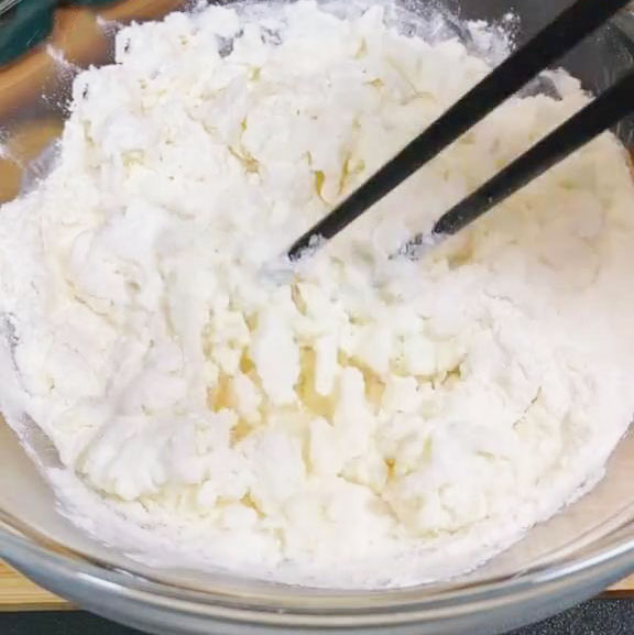 Mix the flour and salt in a bowl