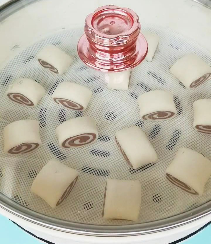 Place the mantou into a steamer and cover it