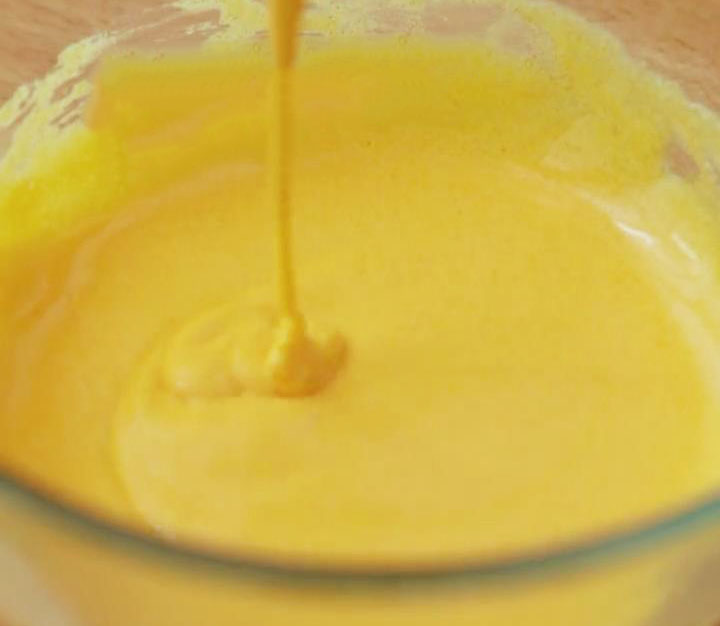 combine the egg yolks with sugar