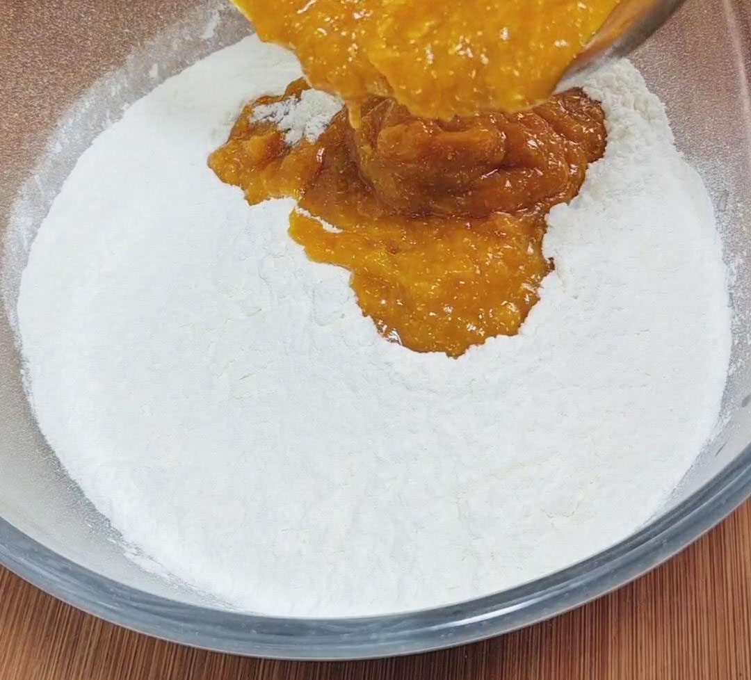 incorporate the pumpkin mixture into the flour