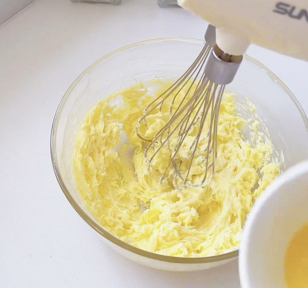 mix the egg with an electric mixer