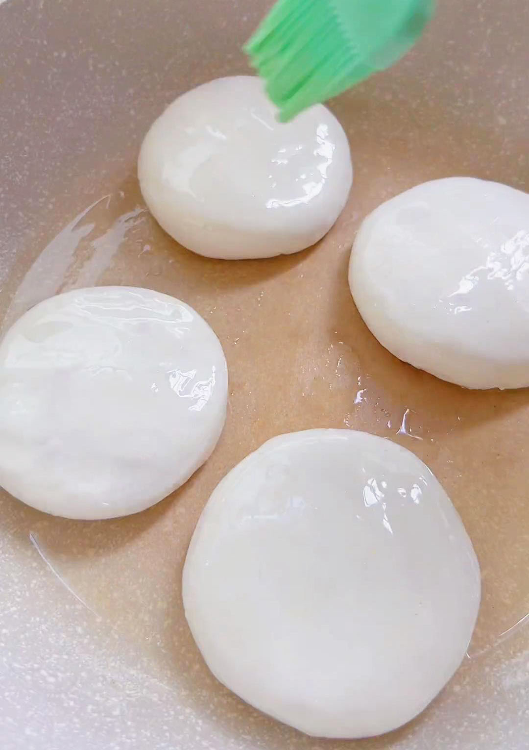 place the mochi cakes in the pan