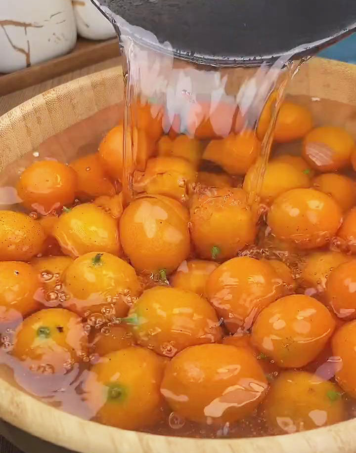 Clean the kumquats with salt water