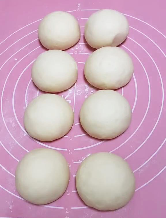 Divide the dough into 8 portions