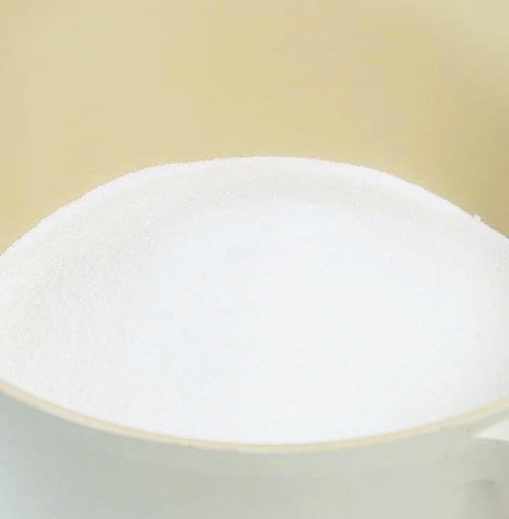 add 1000g of white granulated sugar